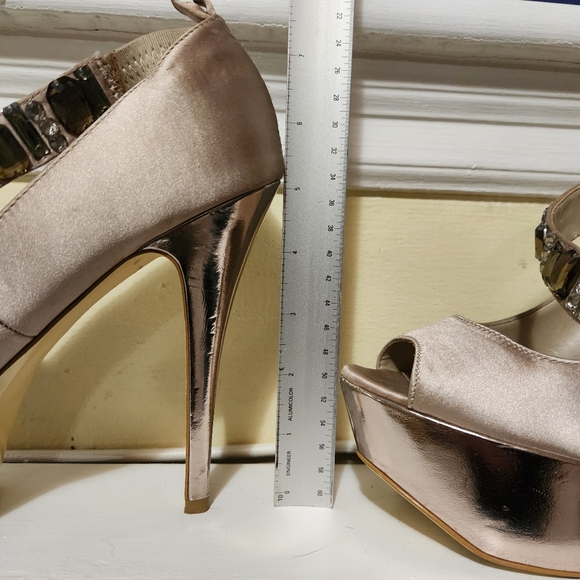 H by Halston Blush Jeweled Platform Pumps - Picture 9 of 9